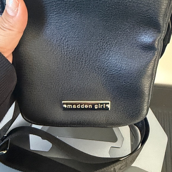 Crossbody Bag (Madden Girl, Black)🖤 - Picture 4 of 8